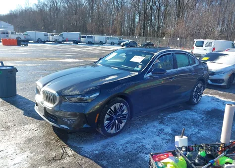 2025 BMW I5 xDrive40 z USA, uszkodzony, nr VIN WBY13HG04SCT72649